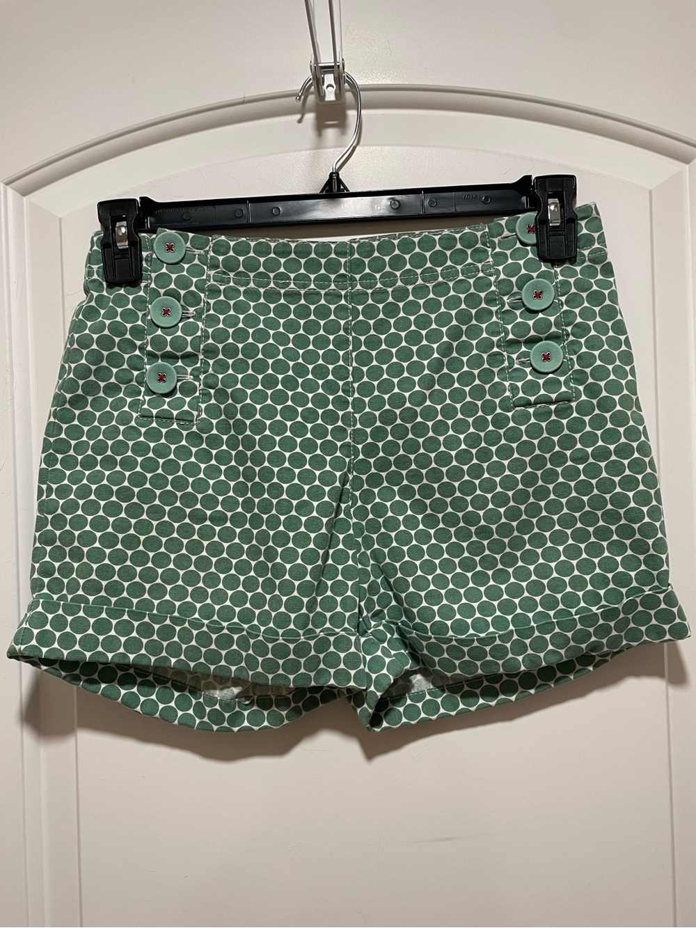 Playful Boden Beauties! White w Green Polka Dot Sz 8 Medium Shorts Button Detail